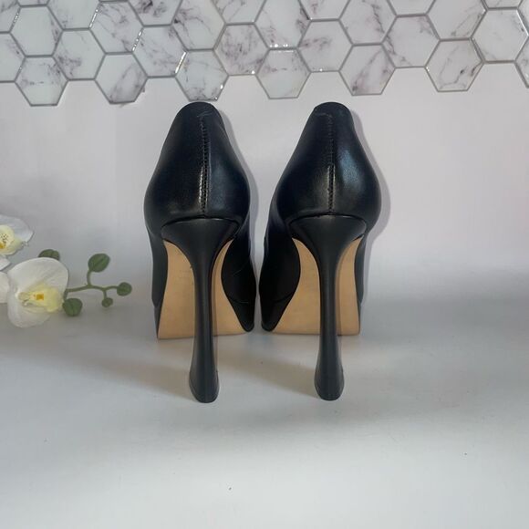 GORGEOUS!!❤️🔥❤️Carrano Sleek & Sexy Black Flared Heels - Picture 5 of 14